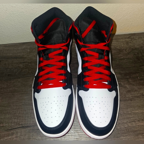 Jordan Retro 1 Mid Gym 'Red Black White' - Picture 1 of 6